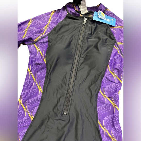 Halcurt Womens Boyleg One Piece
Rashguard surf Swimsuit UPF50 Front ZipSurf NWT - Picture 3 of 10